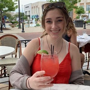 Meet your Posher, Claire